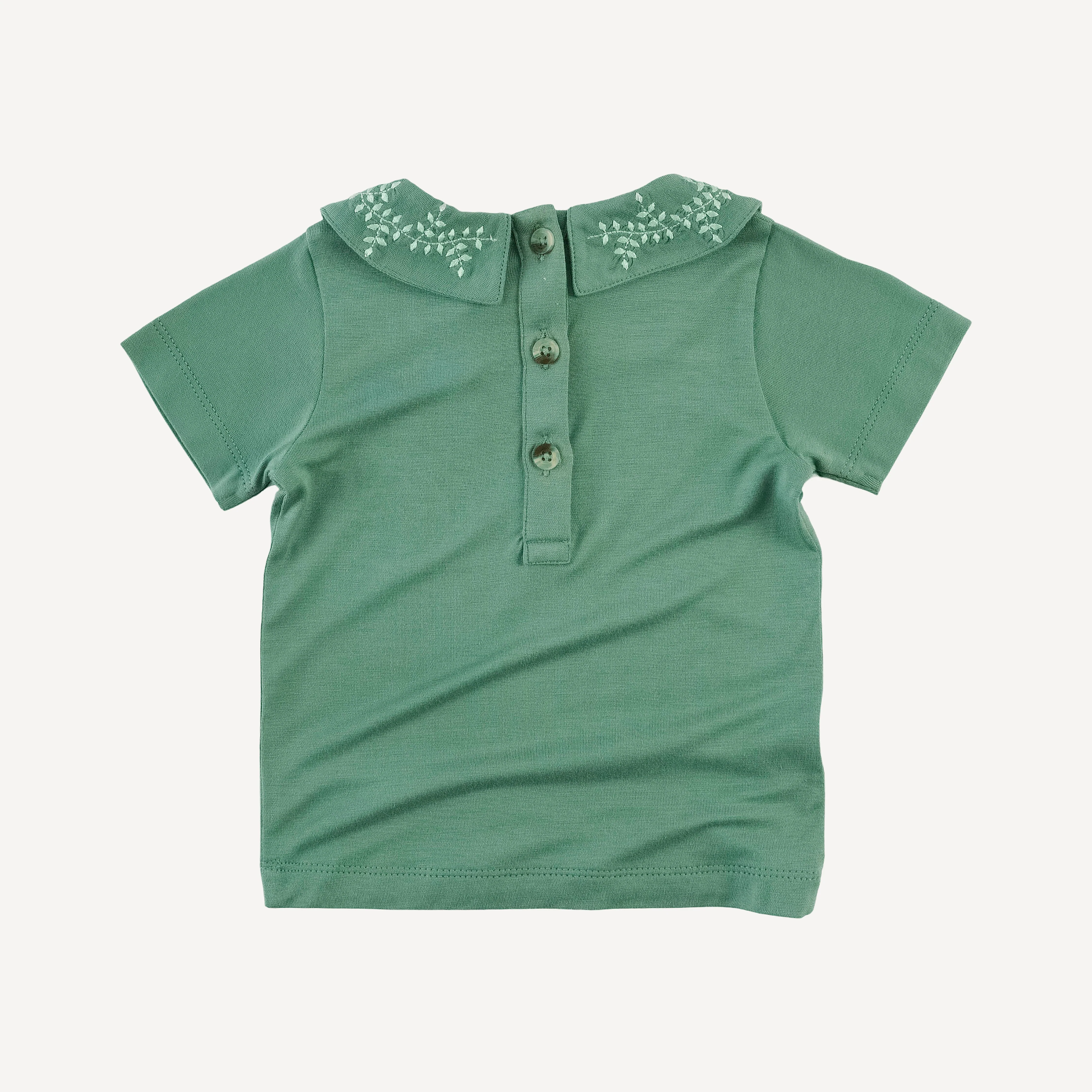 short sleeve leaf embroidered peter pan tee | malachite | bamboo - Image 3
